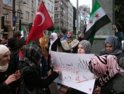 Suriye Konsolosluğu Önünde ‘kanlı' Özgürlük Eylemi