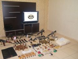 Deniz İkmal Destek Komutanlığına Saldırı Yapan Teröristler Silahlarıyla Birlikte Yakalandı