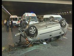 Sıkıştırılan Araç Köprülü Kavşaktan Uçtu