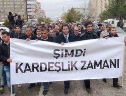 Batmanlılar 'Türkiye'de Kardeşlik' İçin Yürüdü