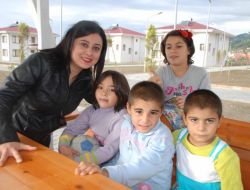 Ak Parti Gençlik Kolları Üyeleri, Kimsesiz Çocuklara Kitap Hediye Etti