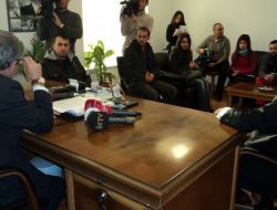 Öğretmen Atamalarını Protesto Eden Eylemciler, Mhp'li Doğru'yu Ziyaret Etti