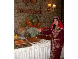 Kabaktan Baklava Ve Lahmacun Yaptı Adlarıyla Ödül Aldı