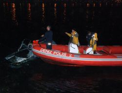 İzmir'de Kaza Yapan Otomobil Denize Uçtu