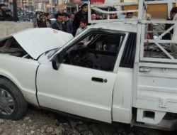 Freni Patlayan Kamyonet Duvara Çarptı