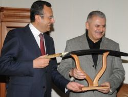 Bakan Yıldırım: 2012 Yılında Sıcak Asfaltlamaya Ağırlık Verilecek