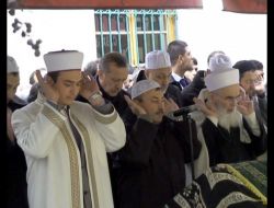 Erdoğan, Annesinin Arkadaşının Cenaze Namazını Kıldı