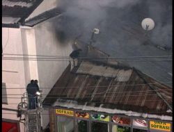 İş Yerinin Çatı Katında Çıkan Yangın Zorlukla Söndürüldü