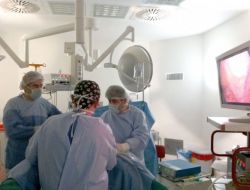 Karadeniz Bölgesinde İlk Kez Tek Kesiden Kalınbağırsak Tümörü Amliyatı Yapıldı