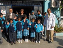 Depremzede Öğrenciler Karanfillerle Ders Başı Yaptı