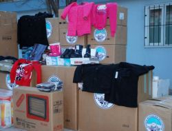 Van İçin 3 Tır Dolusu Giyecek Ve İhtiyaç Malzemesi Gönderildi