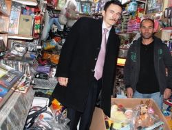 İdil Esnafı Depremzedelerin Çocuklarına Oyuncak Hediye Etti