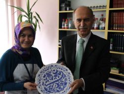 Vali Harput’tan İşitme Engelli Ebru Kursiyerlerine Destek