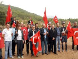 Pkk'lıları Karşılamayı Protesto Amacıyla Dağdan Efe Kıyafetiyle İndiler!!