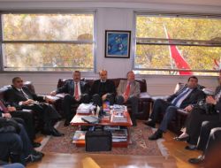 İzmir Heyeti Paris'te Expo Ofisini Ziyaret Etti