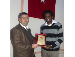Kurban Gönüllülerinin Ödülleri Afrikalı Öğrencilerden