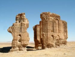 Bin Yıl Önce 3 Mezhebin İbadet Mekanı Olan Üçayak Kilisesi Yıkılıyor