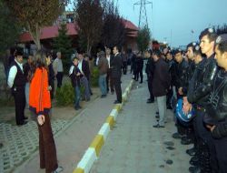 Depremzedeler İle Polis Arasında Gerginlik Devam Ediyor!..