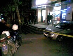 Silahlı Banka Soyguncusu Kaçarken Polise Yakalandı