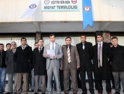 Eğitim Bir-sen: Kimse Öğretmenleri Övmeye Kalkmasın