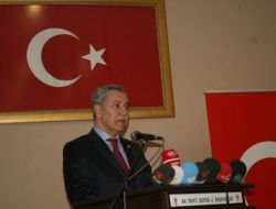 Bülent Arınç: Siyasetin Un Çuvallarını Yerlere Düşürmeden Yapılması Gerekir