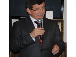 Davutoğlu, Londra'da 'Padişah Fermanları' Segisine Katıldı