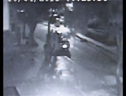 Otomobilin Bagajını 15 Saniyede Açan Hırsızlar Güvenlik Kamerasında