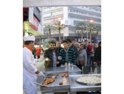 Depremde Hayatını Kaybeden 65 Öğretmen İçin İzmir’de 65 Hatim Okundu