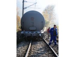 Sakarya'da Yük Treni Raydan Çıktı, Demir Yolu Ulaşımı Durdu