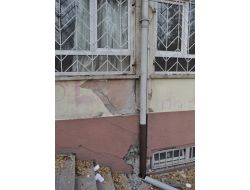 Öğretmenler Günü'nde, Öğrencileri İçin Boşaltılan Okulun Eşyalarını Taşıdılar