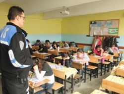 Siirt Emniyeti, 'Geleceğiniz Güvende' Projesiyle 130 Öğrenciyi Sbs'ye Hazırlıyor