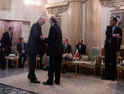 Başbakan Erdoğan, Ahmedinejat'la Bir Araya Geldi