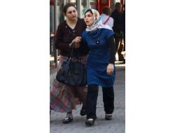 Şizofren Baba Önce Kızının, Sonra Kendi Bileklerini Kesti