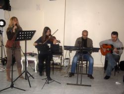 Gonca Derneği Hem Anneleri Hem Kızları Eğitiyor