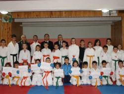 Karate Kursunda Başarılı Olan 12 Sporcuya Belgeleri Verildi