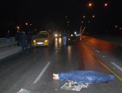 Taksiden İndi Yoldan Geçen Araç Çarptı