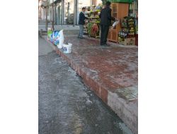 Esnaftan Kadınlara 'Kışın Balkon Yıkamayın' Ricası