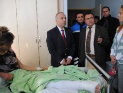 İzinsiz Gösteride Yaralanan Vatandaşı Emniyet Amirleri Ziyaret Etti