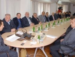 Vali, Depremzedeler İçin İş Adamlarından Destek İstedi