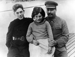 STALİN'İN KIZI AMERİKA'DA ÖLDÜ