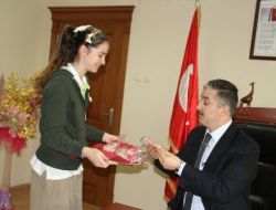 Yaptığı Kurabiyeleri Satıp Parasını Van'a Gönderiyor