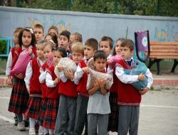 Okula Güvenlik Kamerası Alabilmek İçin Öğrencilerden Fındık Toplanıyor