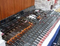 Hakkari'de 160 adet kaçak cep telefonu