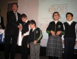 Erzurum'da 'Görmeyen Gözler'e Sesli Kitap Dağıtıldı