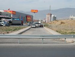 Karayolları İzmir Büyükşehir'in İki İllegal Yolunu Daha Kapatmış