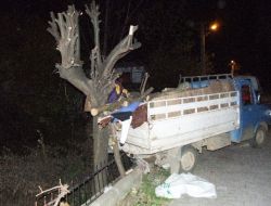 Önce Kamyon Çarptı Sonra 4 Metreden Betona Çakıldı