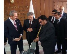 Ahşap Ney Ustasından Bakan Çağlayan'a Ney Taksimi