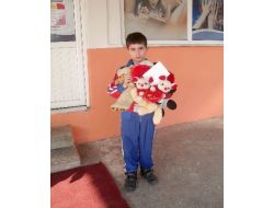 Kardeşlerine Bile Elletmediği Oyuncak Ayısını Van’a Gönderiyor