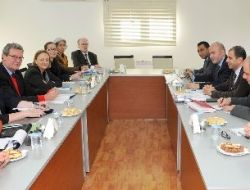 Kıbrıs Müzakerelerine Ek Olarak Mekik Diplomasisinin İlki Gerçekleşti