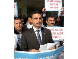 Sağlık Çalışanları Maaş Bordrolarını Yaktı